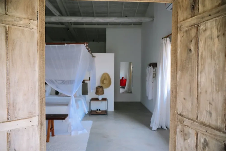 2 Bedrooms House