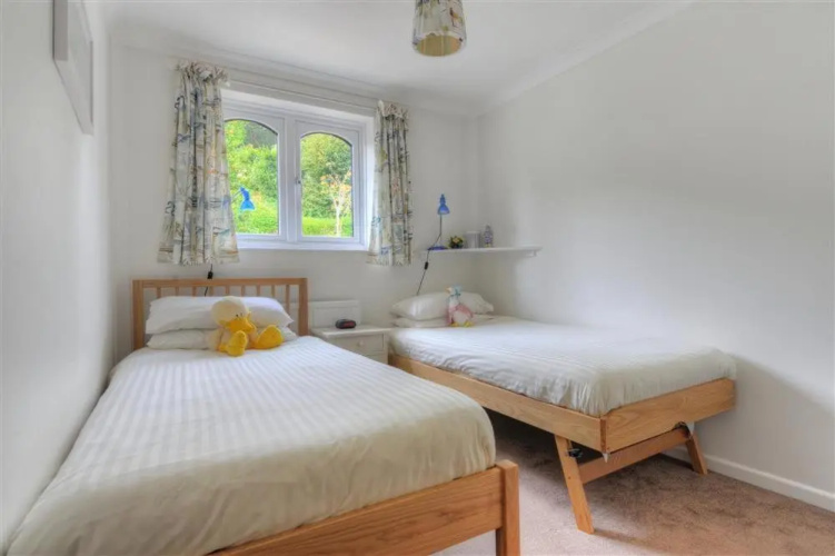 2 Kersbrook Gardens