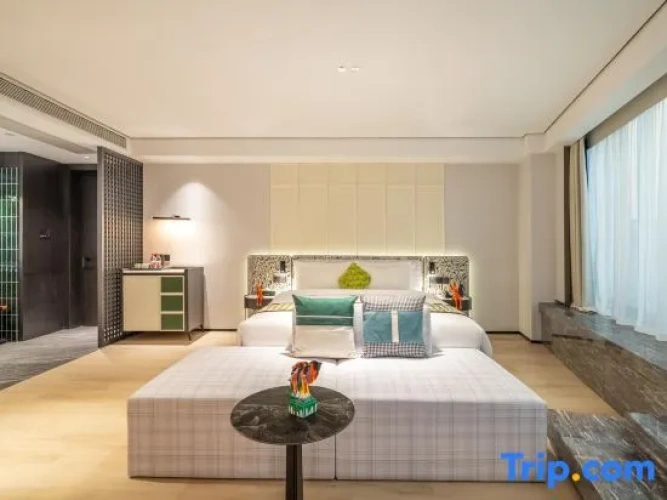 Standard Double room with city view