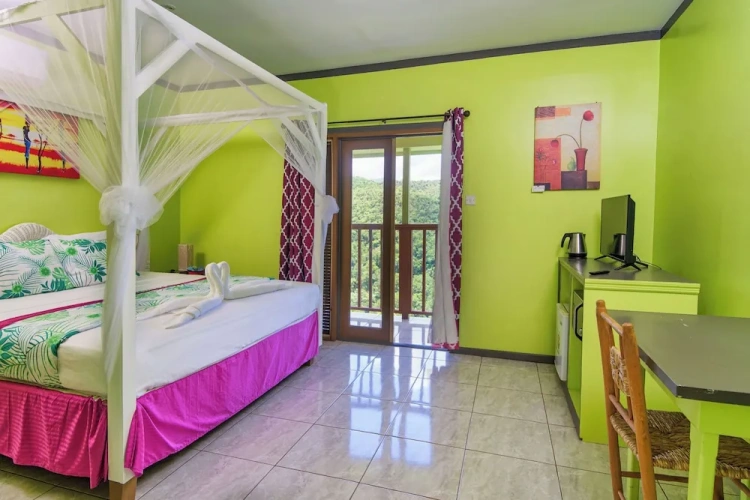 Deluxe room with balcony and with bay view