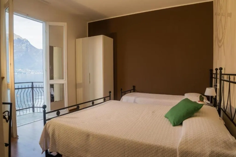 Standard Quadruple room with view