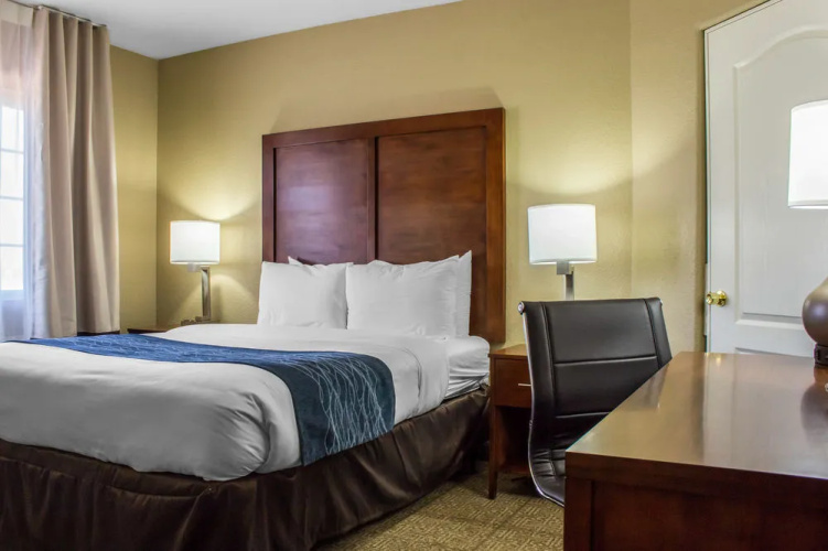Comfort Inn & Suites At Talavi