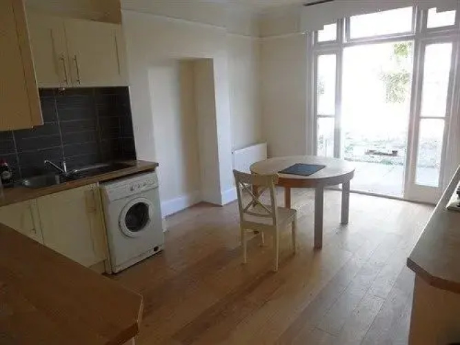 Lodge NW2