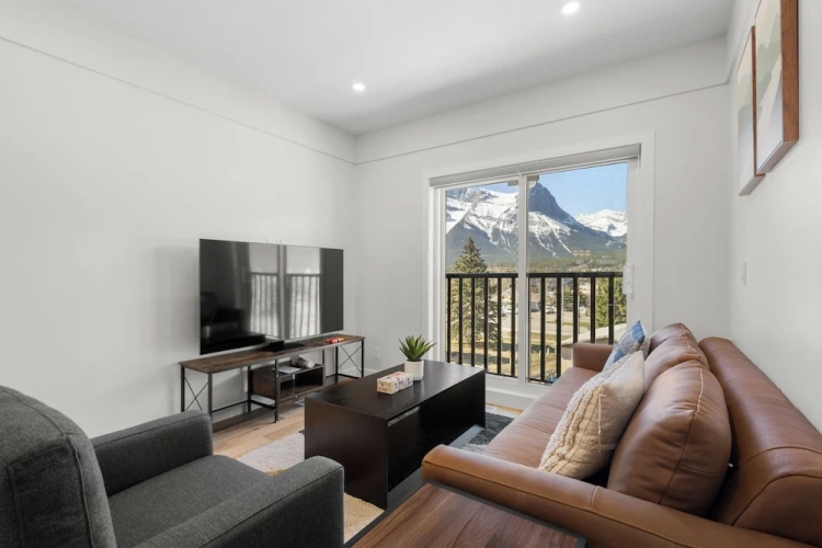 1 Bedroom Deluxe Suite with balcony and with mountain view
