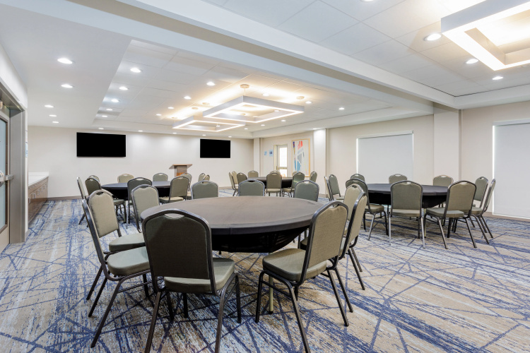 Holiday Inn Express & Suites Tampa - Stadium Area photo 18