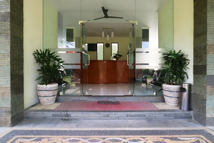 OYO 3910 Teges Inn