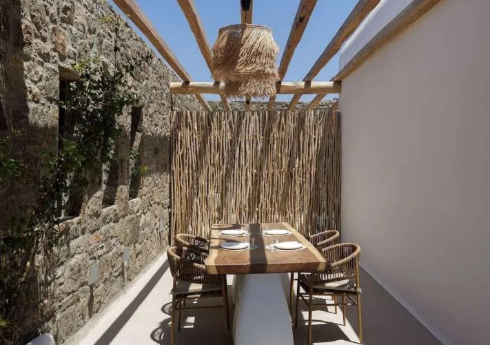 White Art Suites