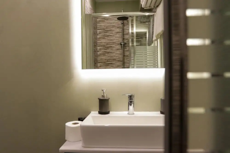 V36 Suites