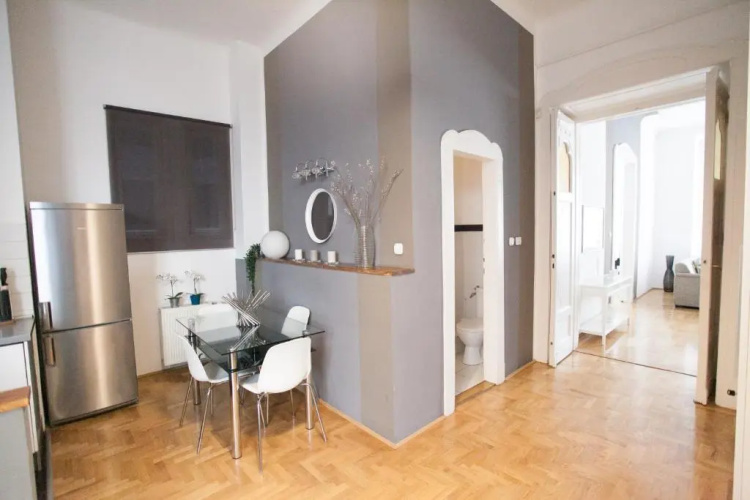 Royal Center Apartment