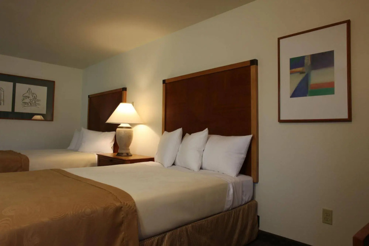 Olympic View Inn