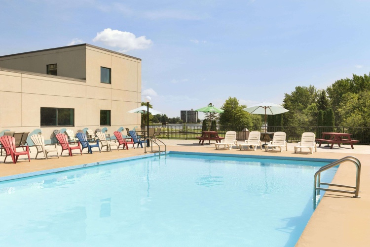 Ramada By Wyndham Belleville Harbourview Conference Centre photo 11