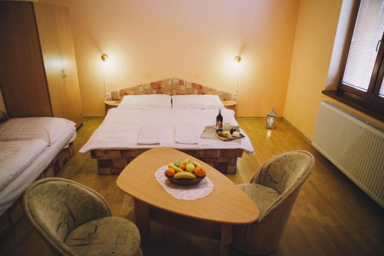 Standard Triple room