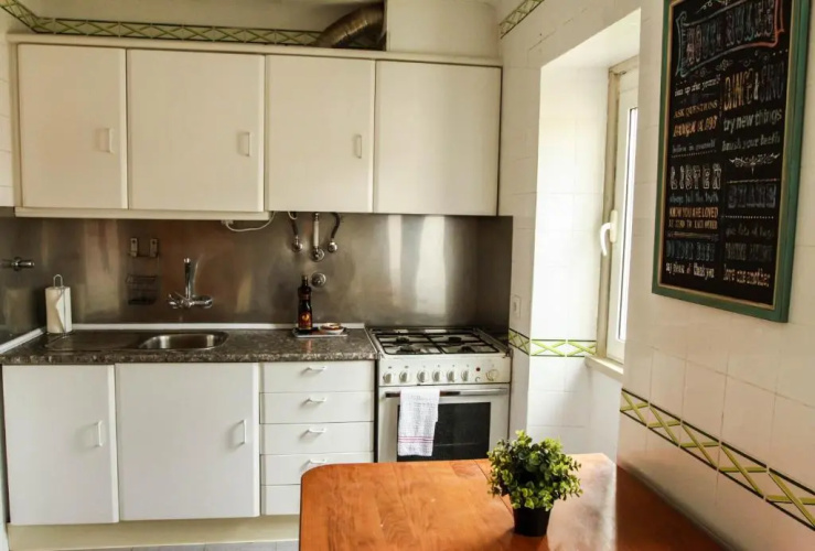 Cozy and Spacious apartment in Graça, Lisbon