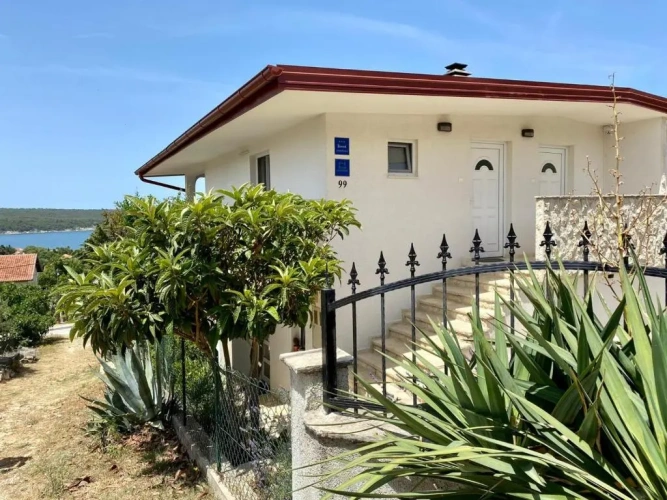 Apartment with sea view