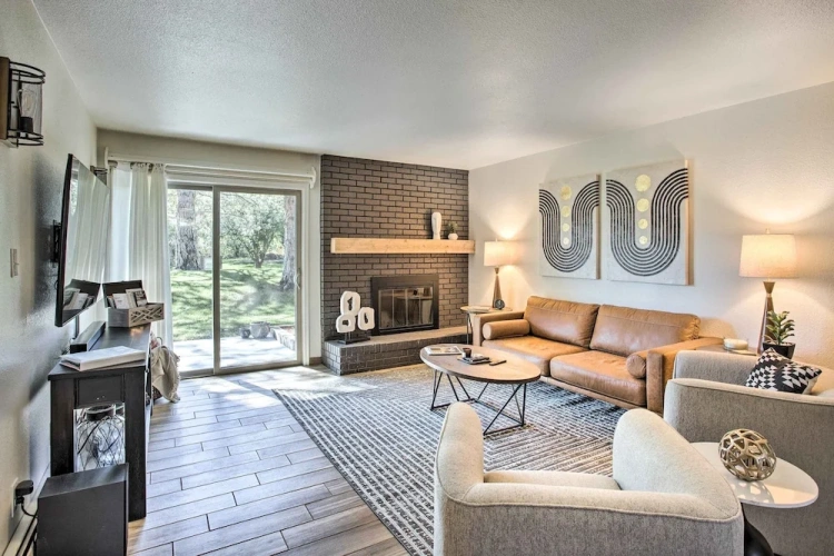 2 Bedrooms Apartment