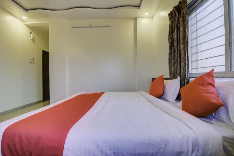 OYO 24125 Hotel Aakash