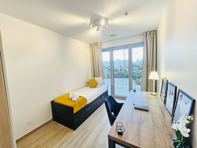 Serene 2 bedroom flat with terrace