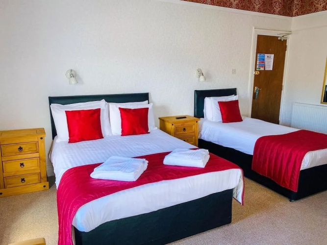 Four Oaks Hotel