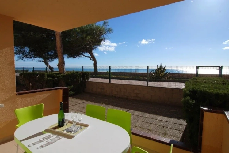 2 Bedrooms Apartment beachfront