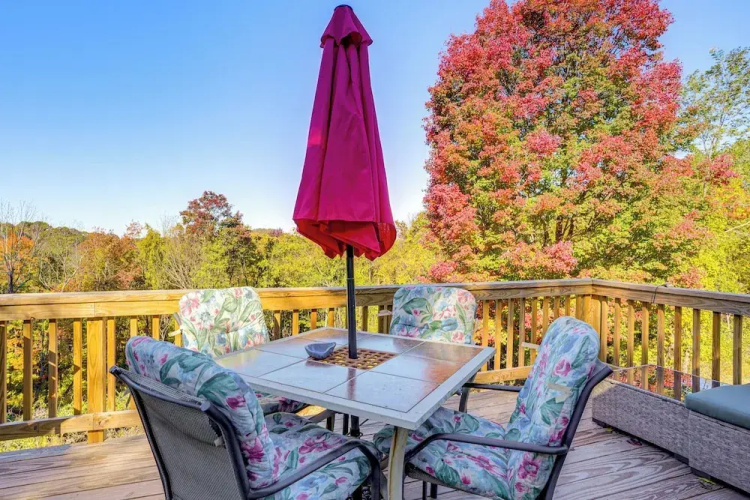 7 Mi to Main Street: Cabin w/ Deck in Stanley!