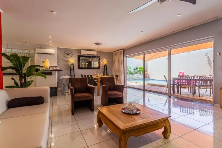 Large Villa With View! Private Pool Free Utilities!