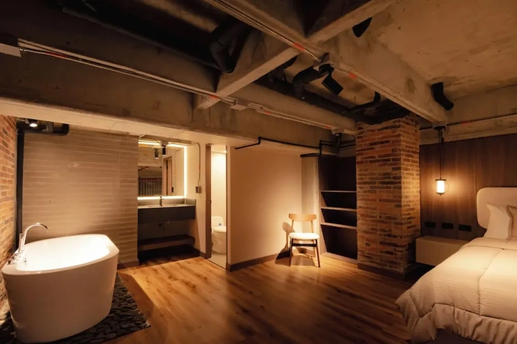 Deluxe Double Suite with city view