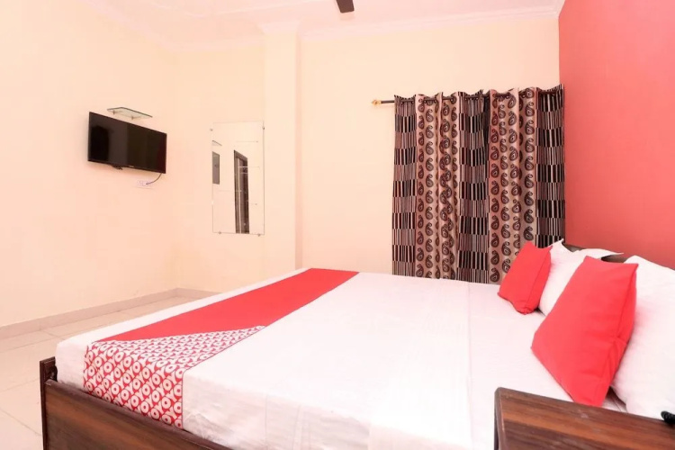 OYO 27670 Ts Hotel