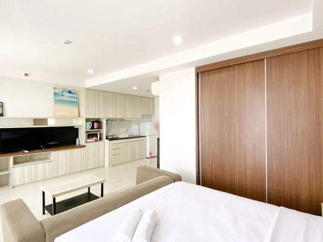 Cozy And Spacious Studio Room Azalea Suites Apartment