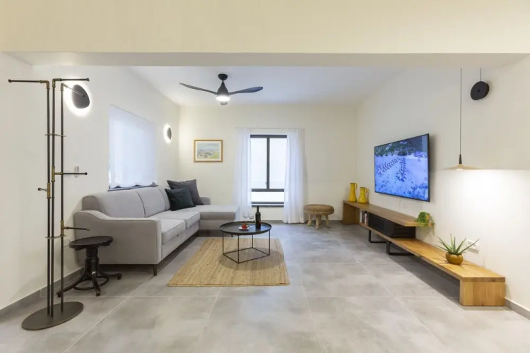 AirTLV Sirkin Apartment