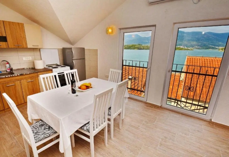 2 Bedrooms Luxury Apartment with sea view