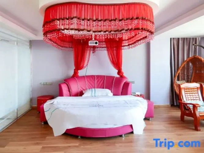 Deluxe Attic room