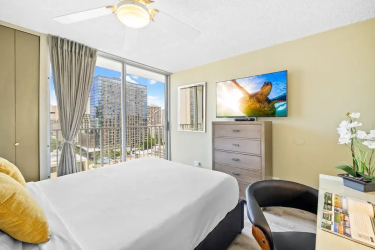 Pacific Monarch - 1 BR - Ocean & City Views