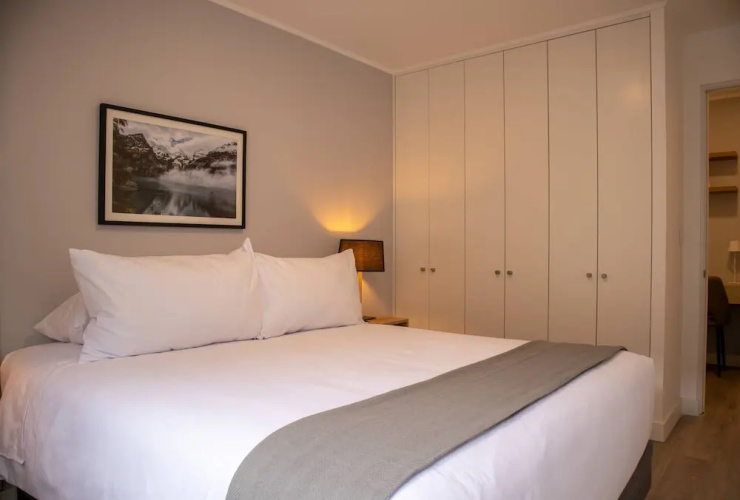 w Sunlit 1BR w Private Balcony in Miraflores