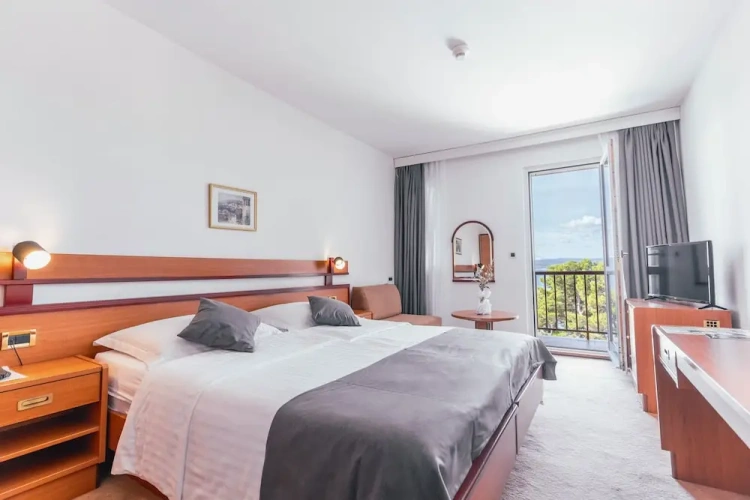 Superior Double room with balcony and with sea view