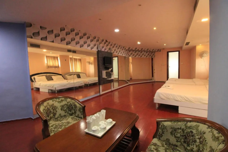Aishwaryam Hotel