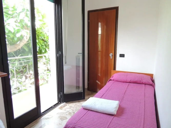 Standard Single room with balcony and with partial sea view
