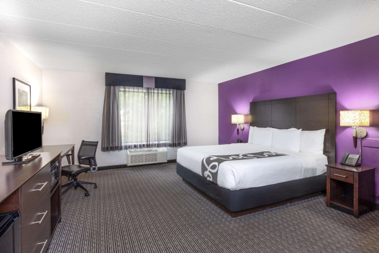 La Quinta Inn & Suites by Wyndham Clifton/Rutherford photo 7