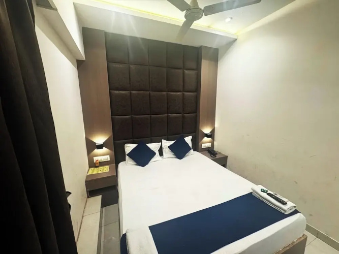 Hotel Sahara Residency