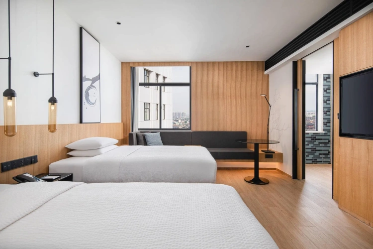 Deluxe Quadruple room with city view