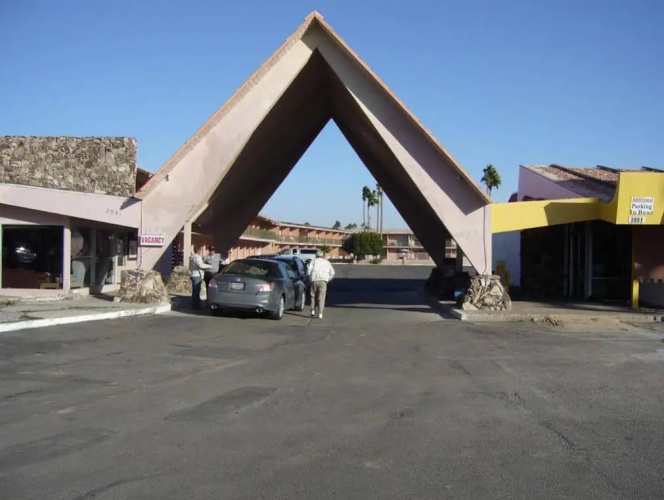 Royal Motor Inn
