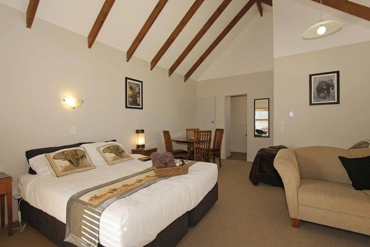 Big Five Motel