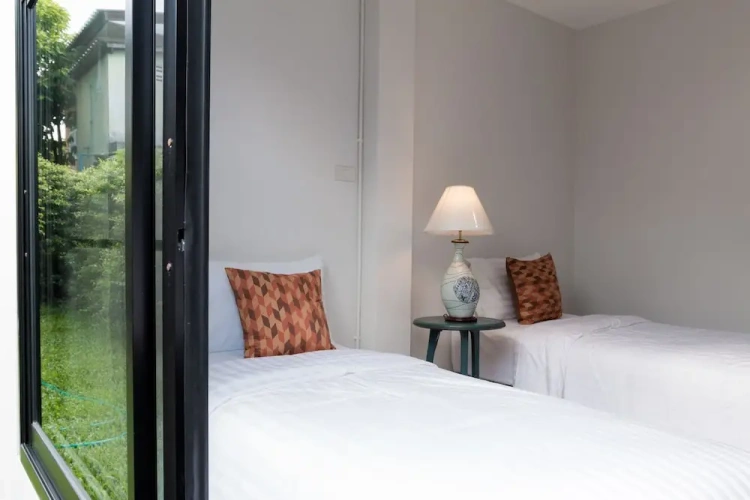 Sextuple Family Suite