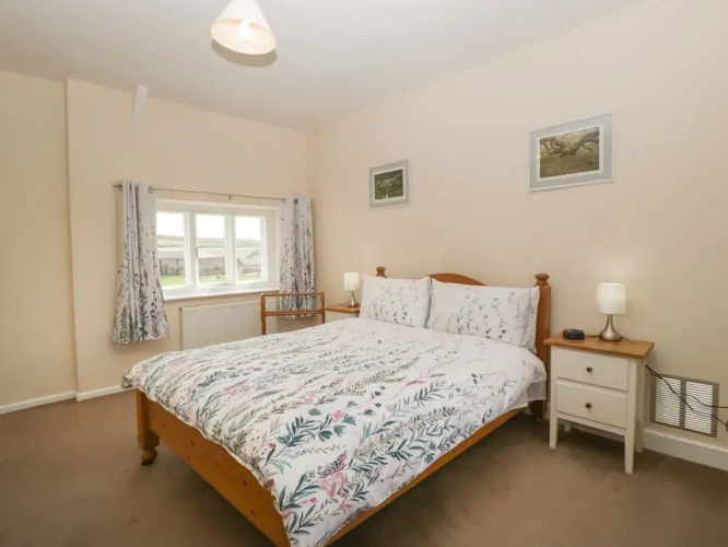 2 Court Farm
