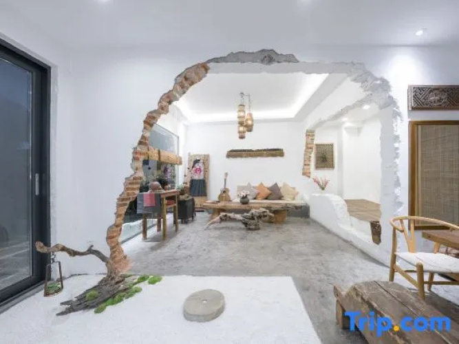 Yugui Hot Spring Holiday Hotel