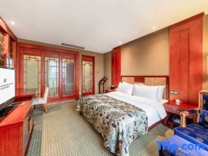 Deluxe Suite