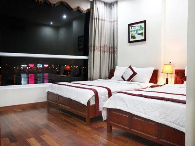 New Moon Hotel
