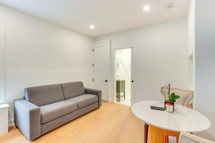 Centrally Located & Pet Friendly: Yonkers Studio!