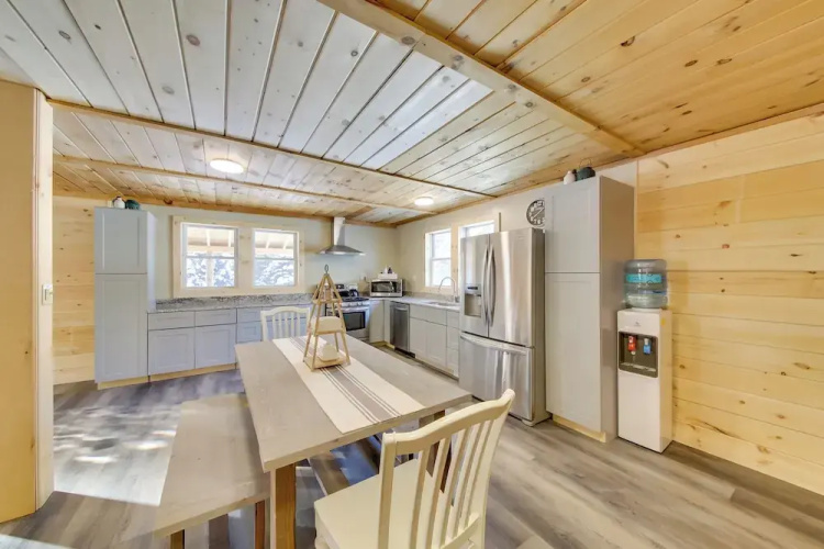 Rangeley Retreat Cabin-style Home: Lake Access