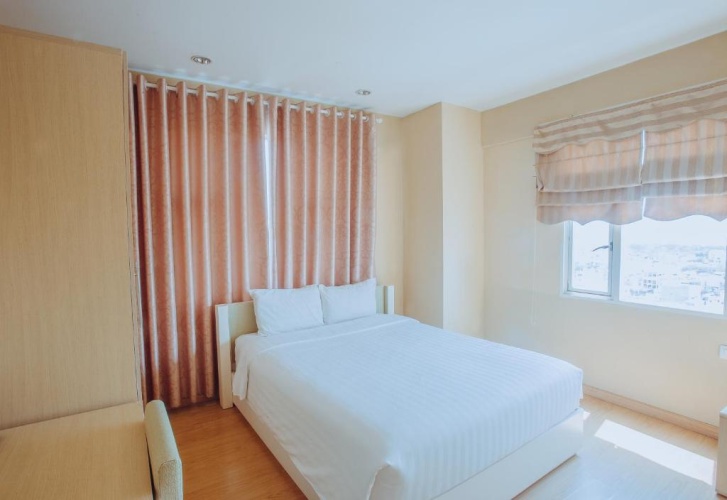 1 Bedroom Apartment with balcony and with view