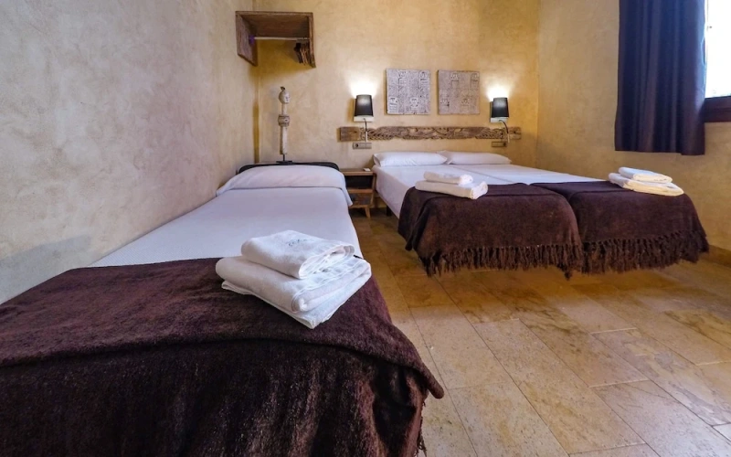 Standard Triple room